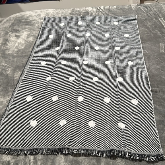 Gap black and white polka dots and stripes shawl size scarf 76 inches long - Picture 4 of 6